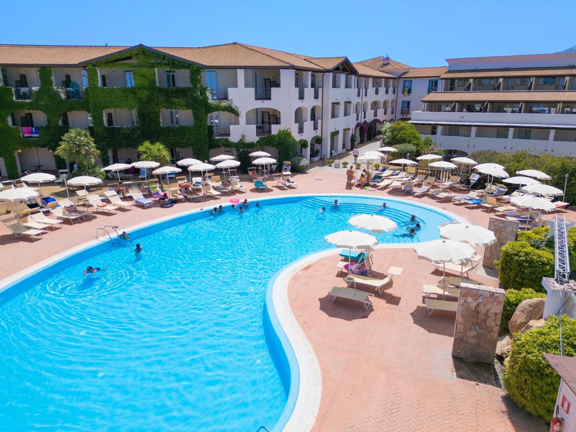 Resort Cala Della Torre 4*